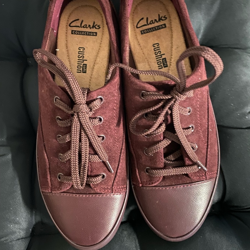 Clarks collection soft cushion sneaker tennis shoes size 6 women’s